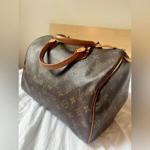 Vintage Louis Vuitton Speedy 30 monogram canvas in excellent condition.